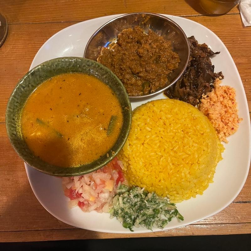 本日の全種類カレー(ビネガーポーク)(カレーや デッカオ )