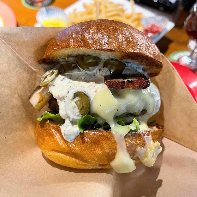 ブリーチーズバーガー(Nick & Renée)