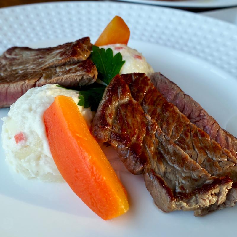 牛肉のカットステーキ(ニューミュンヘン ハーフェンブルク )