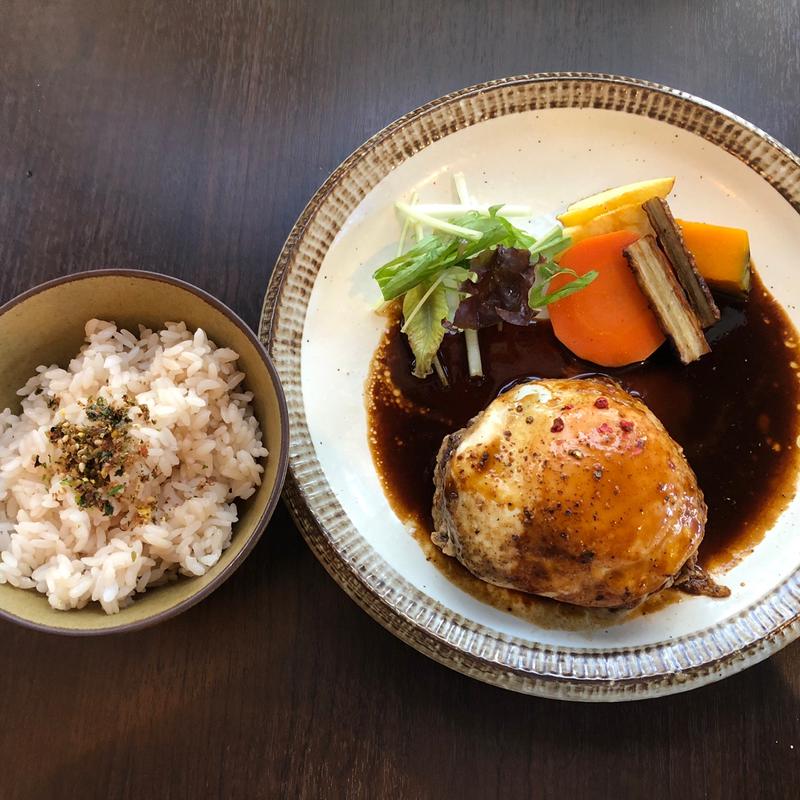 ハンバーグたまご乗せ(バルバルキッチンアメリ)