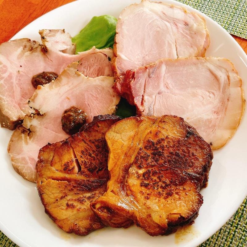 チャーシューハーフ&ハーフ(麺や福々三座)