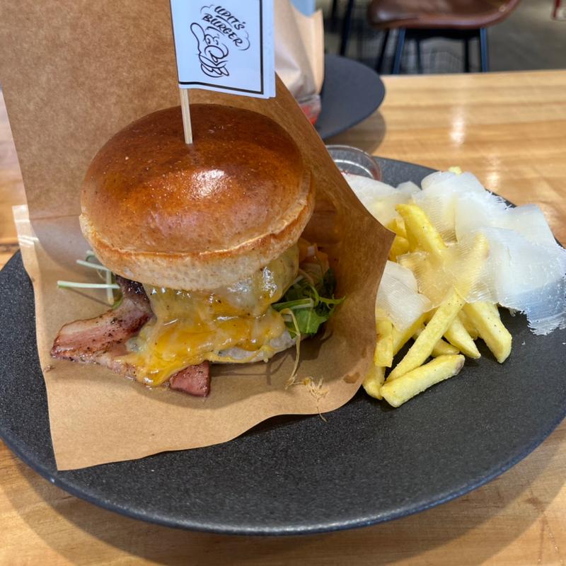 シンプルチーズバーガープレート(UPIT'S BURGER (アピッツバーガー))