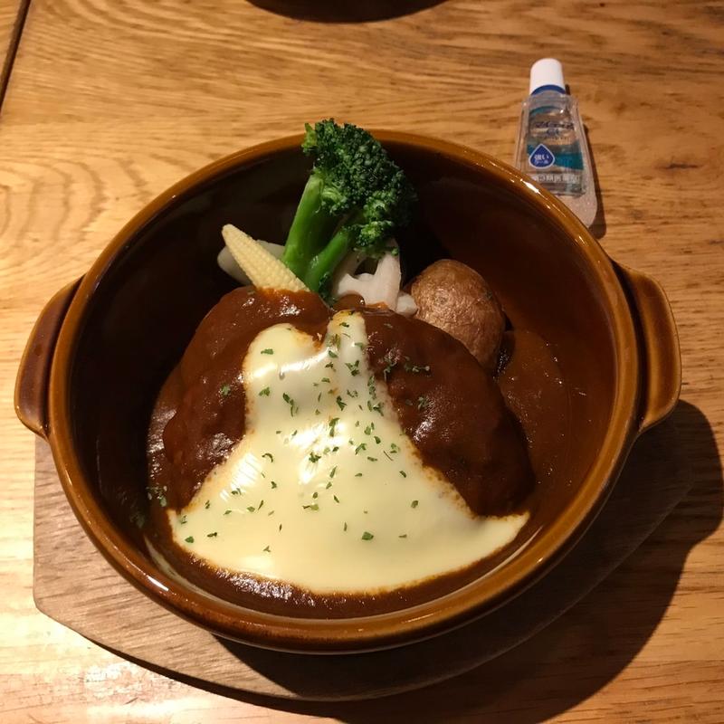 とろけるチーズとデミグラスのハンバーグ(パンビュッフェ&肉イタリアン 茶屋町 ファクトリーカフェ)