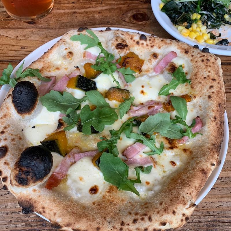 栗かぼちゃとルッコラのピザ(チロンボ・マリーナ 上野店)