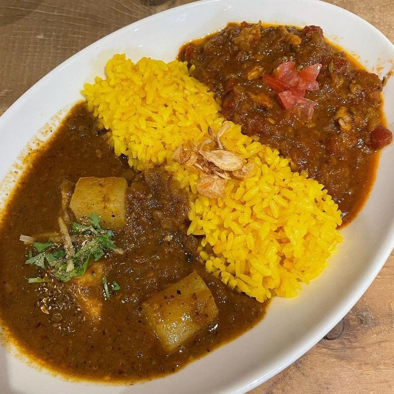 カリープレート (ポークビンダルー、チキンマサラ)(レインボウスパイス カフェチャイストール )