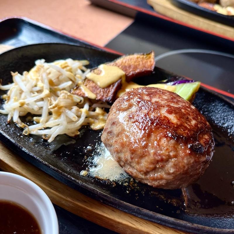 黒格ハンバーグ定食(丑舎格之進 （ウシヤカクノシン）)