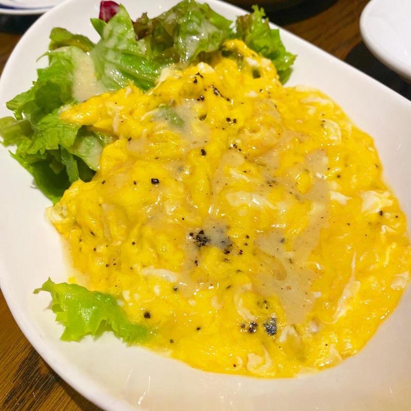 黒トリュフとふわふわ玉子のサラダ(BANNZAI VINO 京橋)
