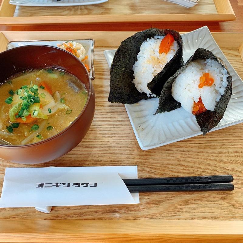 卵黄醤油漬け、イクラ(オニギリタケシ)