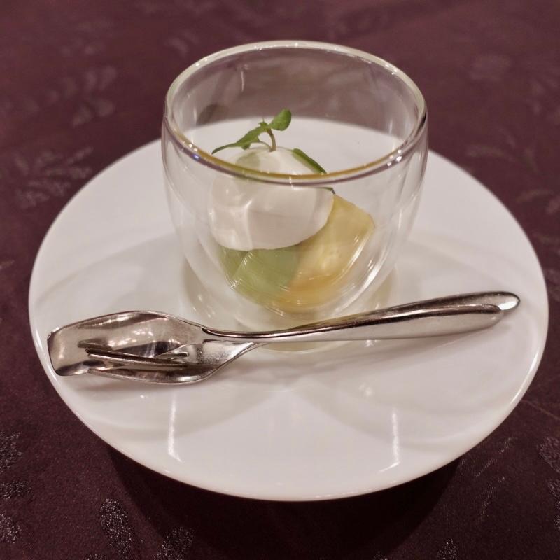 八ケ岳高原牛乳とココナッツミルクのブランマンジェ(1000Mのおもてなし 八ヶ岳ホテル風か)