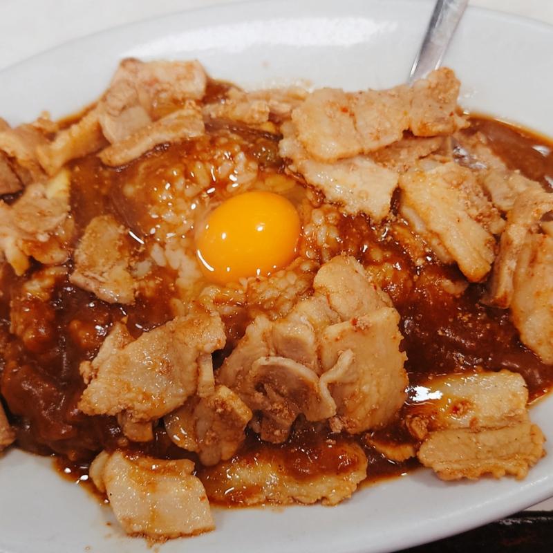 スタミナカレー（生）中盛(スタミナカレーの店バーグ 弥生町店)