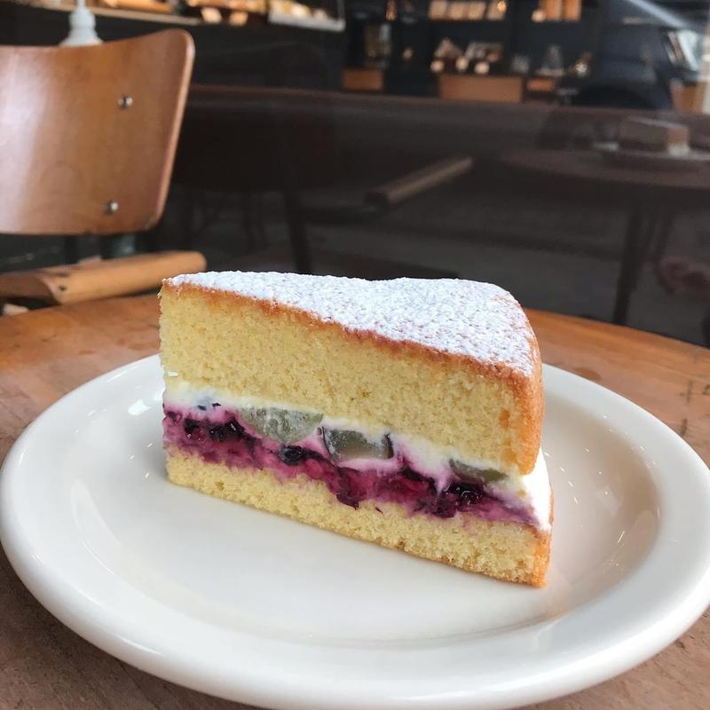 ぶどうとカシスのヴィクトリアサンドケーキ(OKUSAWA FACTORY)