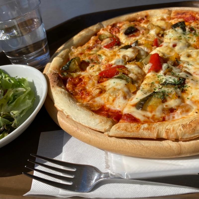 野菜のピザ　サラダ付き(キッチンHana)