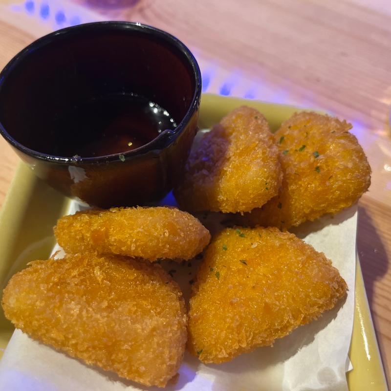 チーズフライはちみつソース(大衆酒場 オードリー)