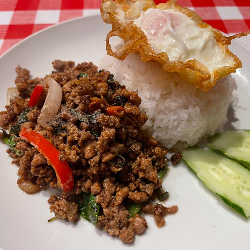 豚ひき肉のガパオ炒めのせごはん(ティーヌン横浜ランドマークプラザ 店)