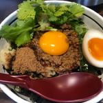 台湾まぜそば小盛り　パクチートッピング(麺屋やまひで )