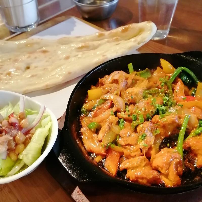 タンドリーチキンの鉄板焼き(GARA スパイスレストラン 池袋店)