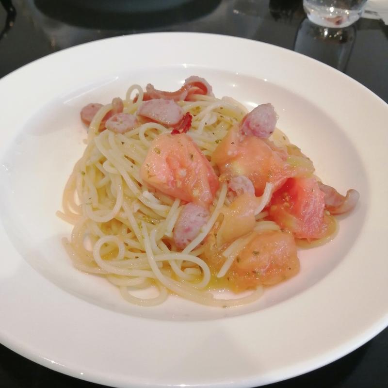 ソーセージとフレッシュトマトのオーリオスパゲッティ オレガノ風(スパイラルカフェ （Spiral Cafe）)