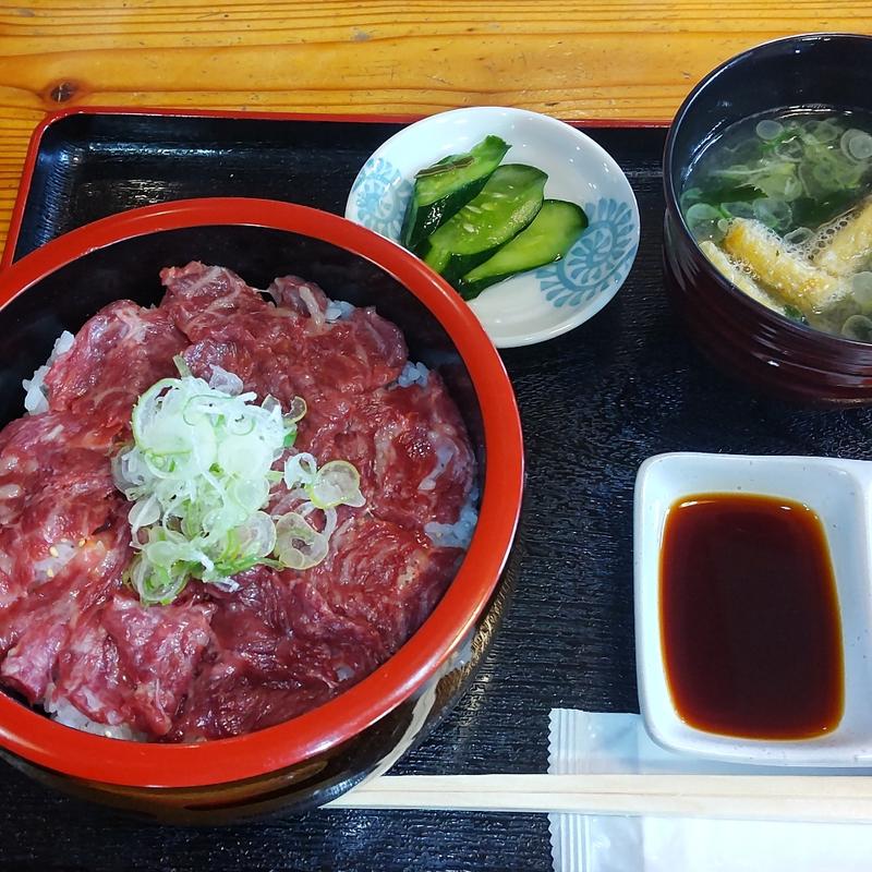 馬とろ丼(小さな村のみき亭)