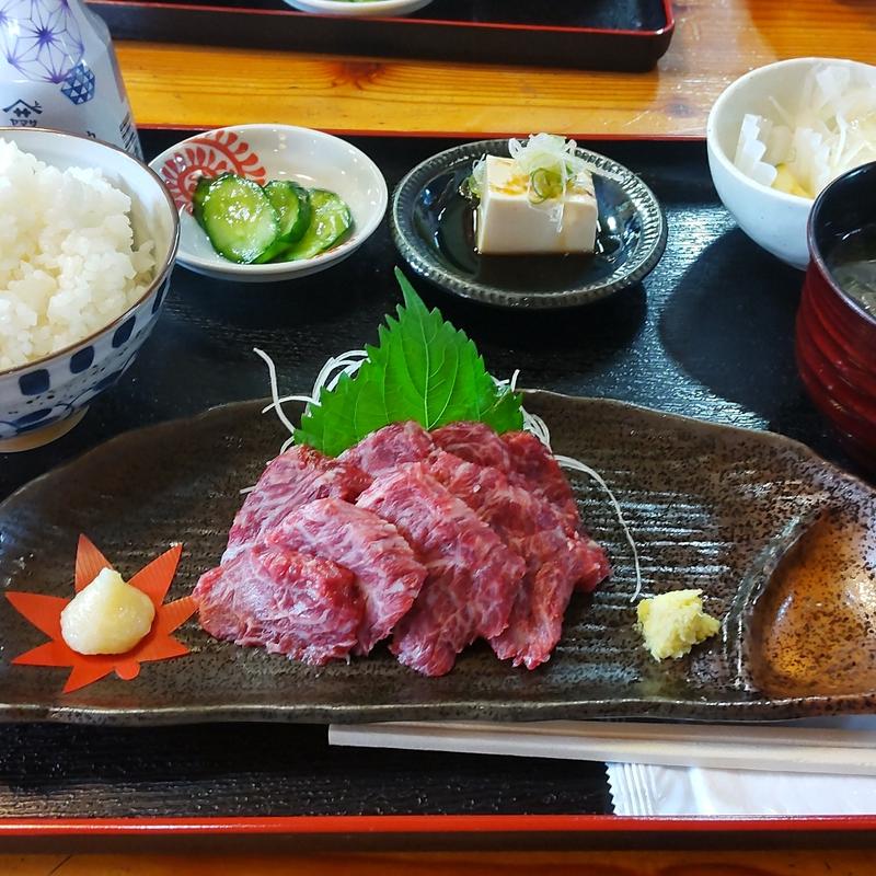 馬刺し定食(小さな村のみき亭)