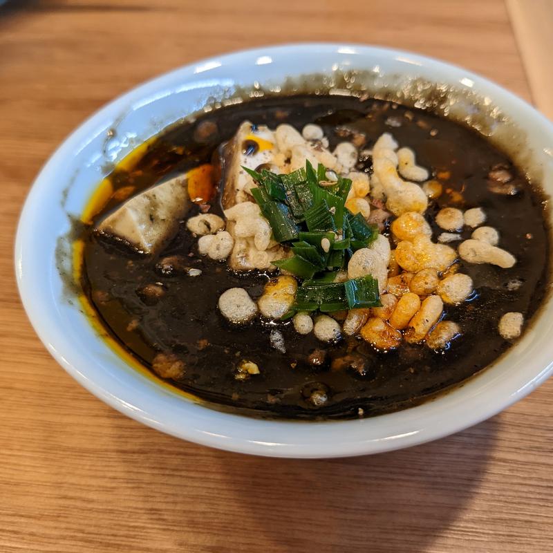 イカスミ麻婆(釣宿酒場マヅメ 野毛本店)