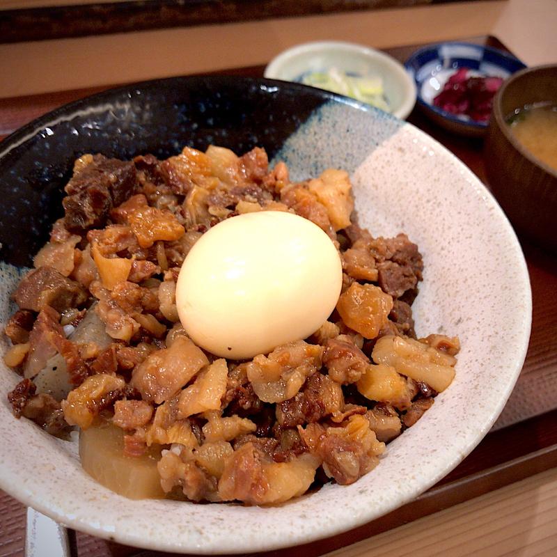 牛すじ煮込みのぶっかけ丼定食(わおん。)
