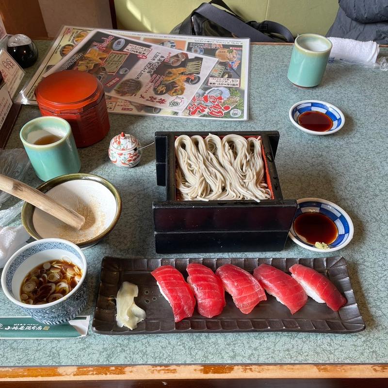 へぎそば、まぐろ寿司(小嶋屋総本店)