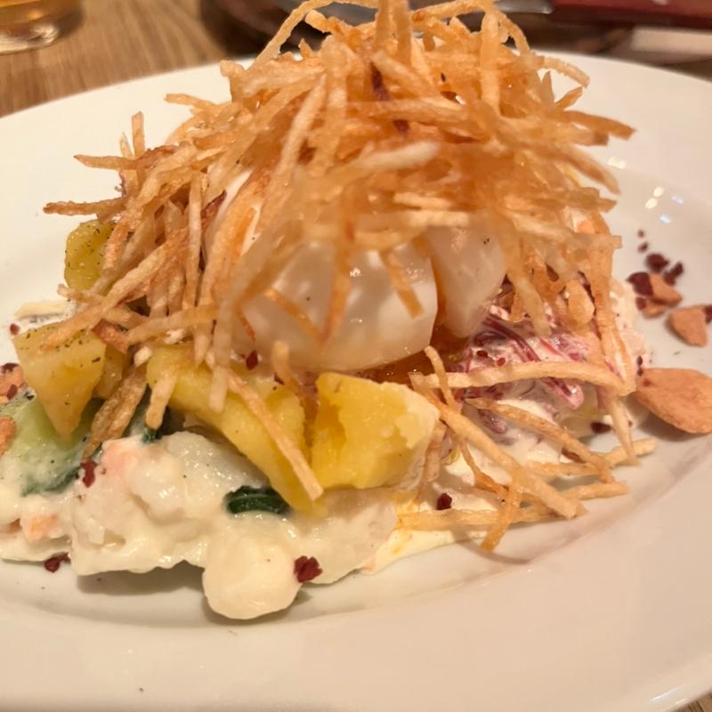 半熟卵のゴロゴロポテトサラダ(YONA YONA BEER WORKS 神田店)