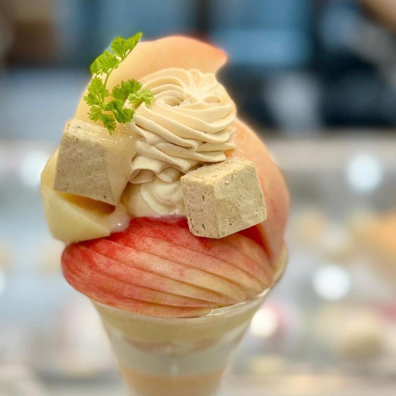 桃パフェ(Fruit Chef The Shop（ フルーツシェフ・ザ・ショップ）)