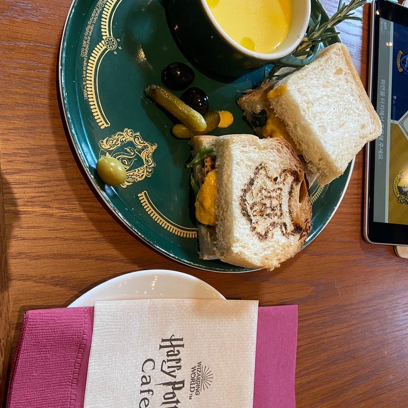 4寮サンドイッチのスリザリン(Harry Potter cafe)