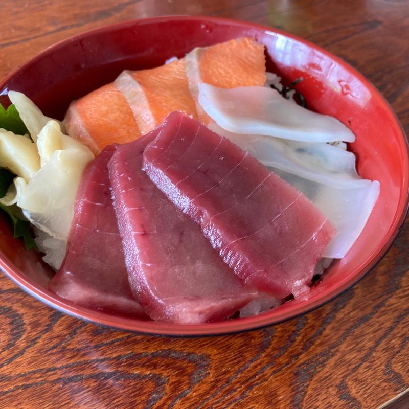 三色丼(お食事処　やなぎや )