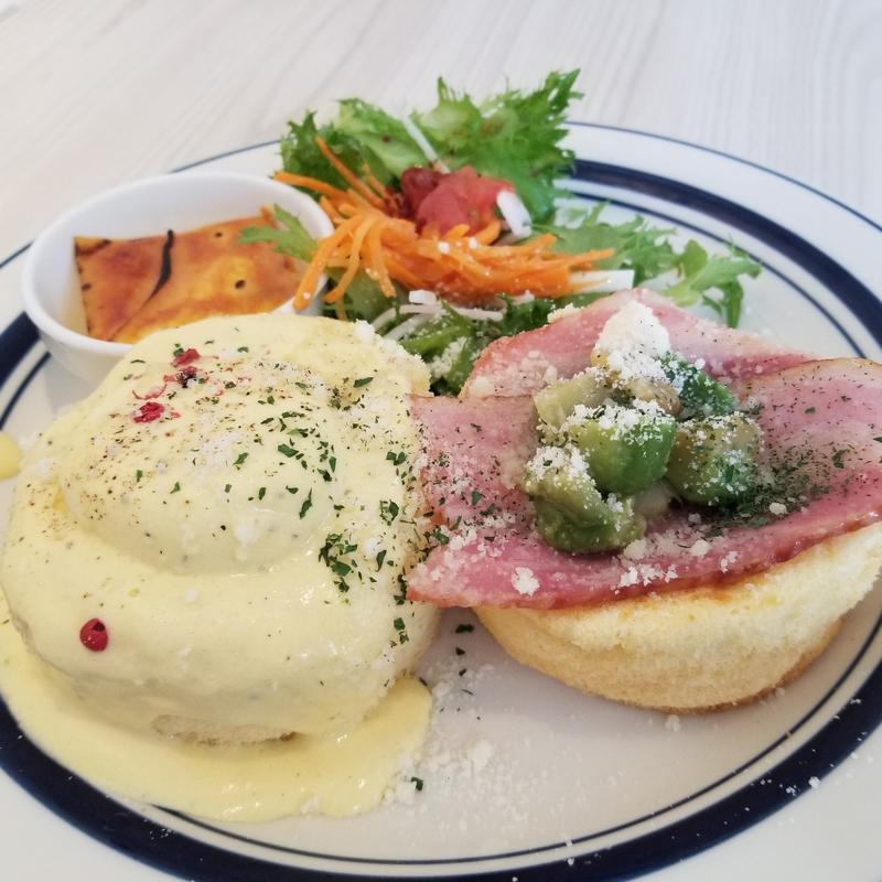 ふわふわスフレのエッグベネディクトパンケーキ(Butter 横浜ベイクォーター)