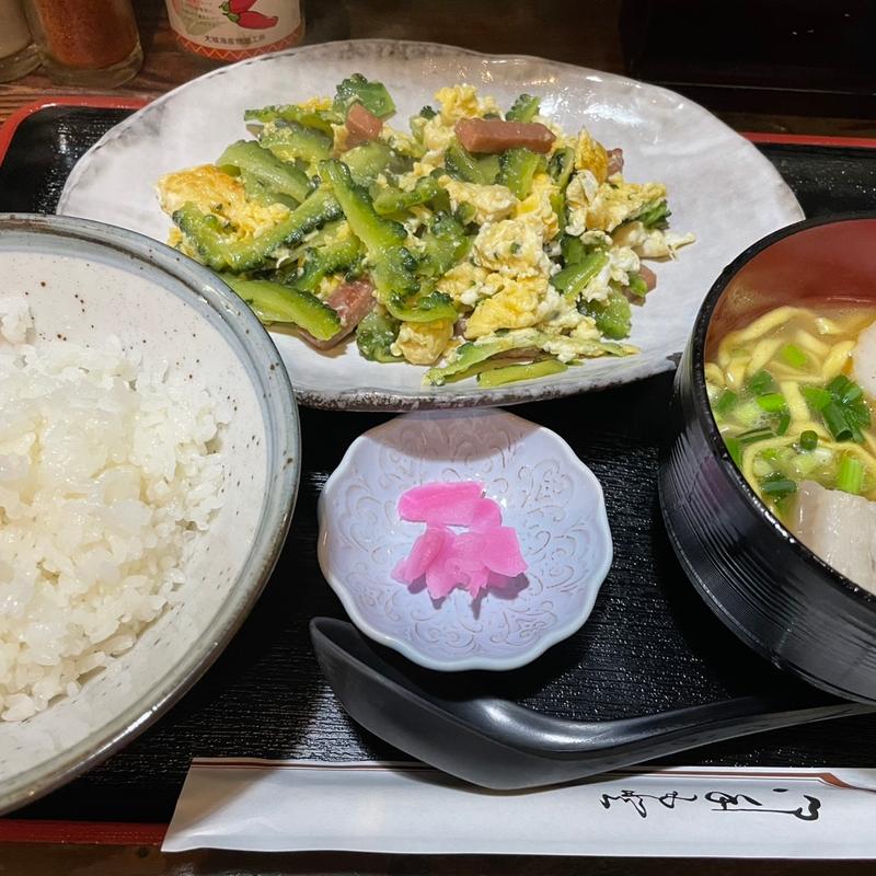 ゴーヤチャンプルと沖縄そば定食(べにはま)