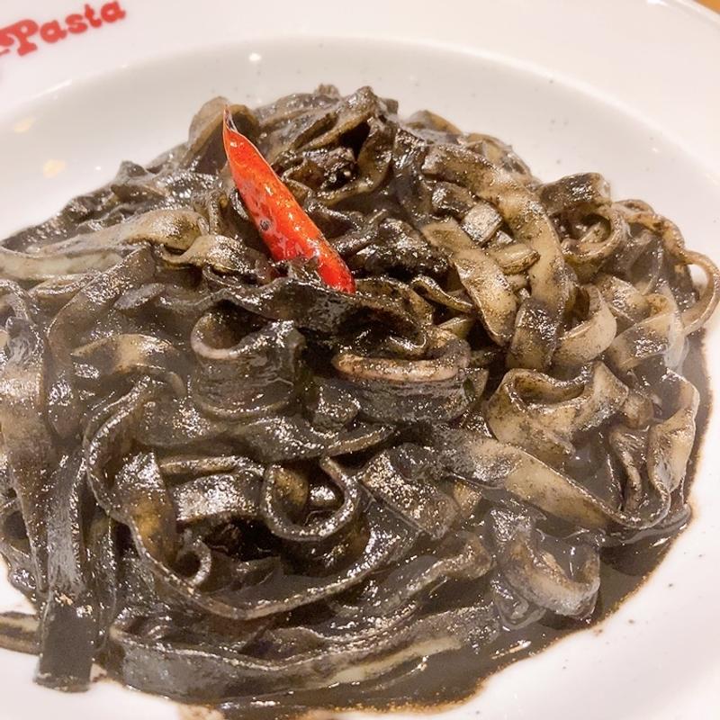 フェットチーネ・イカスミ(ジョリーパスタ 皆実町店)