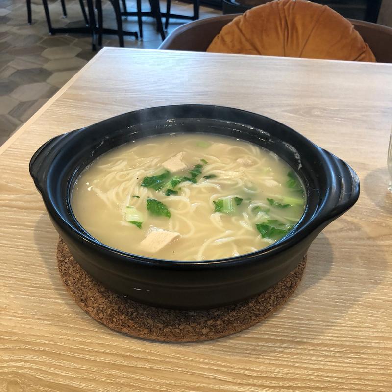 鶏煮込みそば(トミーズ キッチン)