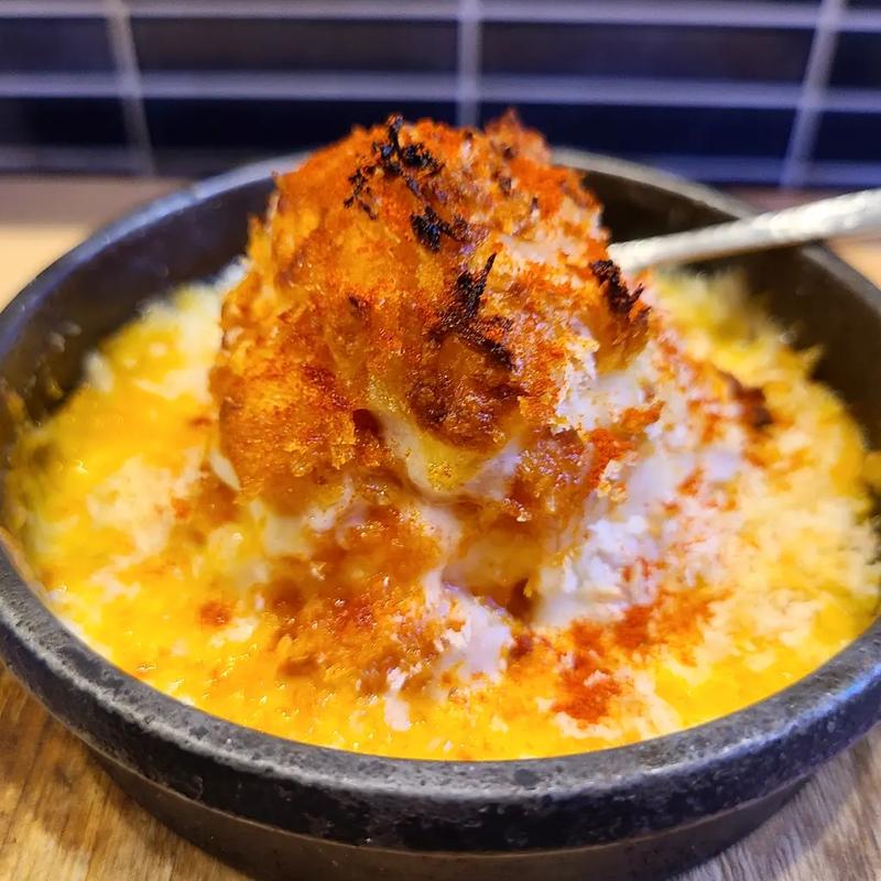 【期間限定】熱々！鹿児島産若どりの火山ポテサラ(酒場てづか)