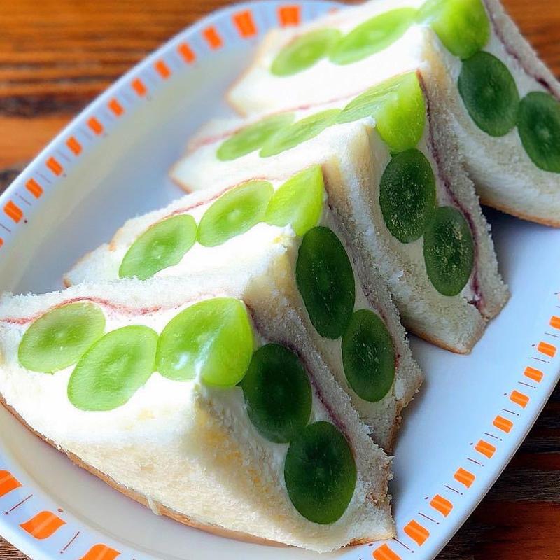 ぴかぴかシャインマスカットサンド(adito)