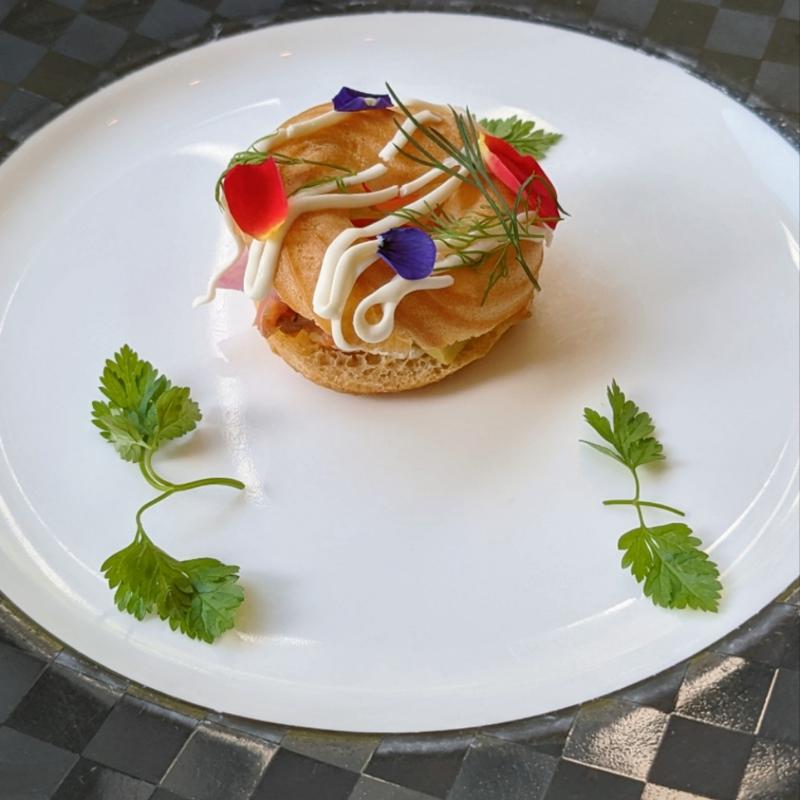 スモークサーモンのフラワーリーフ仕立て(ナイト＆デイ （ナイトアンドデイ）)