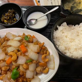 鶏肉とカシューナッツ炒め定食(香港酒家　景記 関内店)
