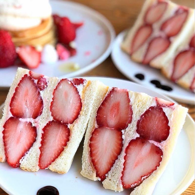 いばらキッスの贅沢イチゴサンド(adito)