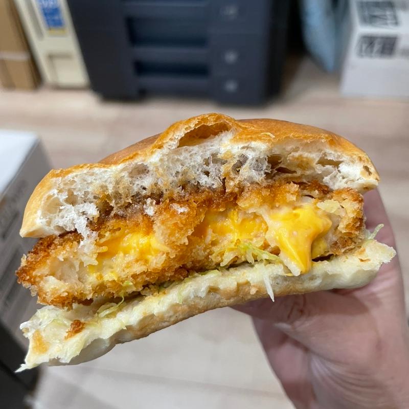 とろーりチーズコロッケバーガー(ローソン 安田小松店)
