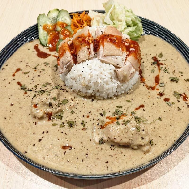 スイートチリソースのカオマンガイwithココナッツチキンカレー(Utena 358（うてな）)