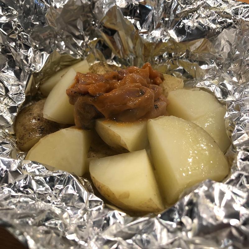 じゃがバターと塩辛(やきとん もつ煮込み ぐっとん)