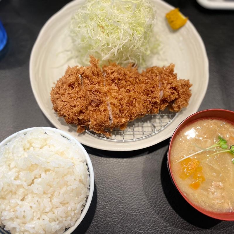 ロースかつ定食(丸山吉平)