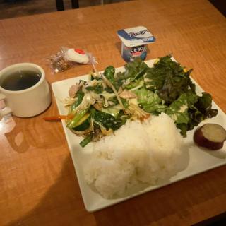 豚肉と色どり野菜炒め(CAFE R)