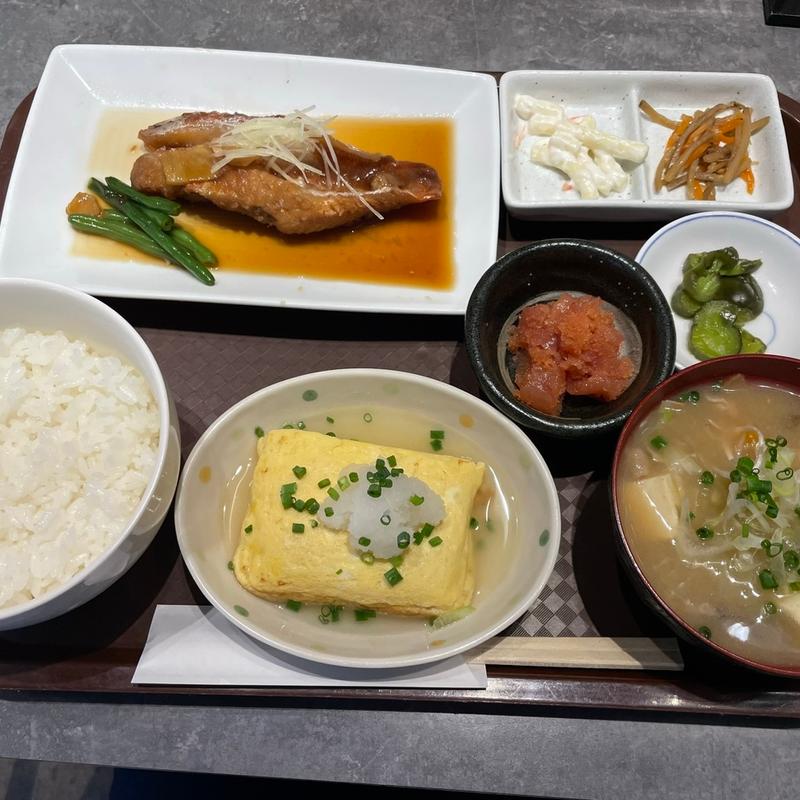赤魚の煮付けと出汁巻き定食(酒と飯　たまる食堂)
