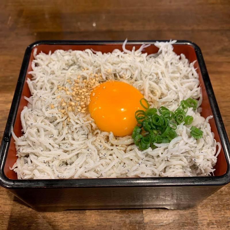 しらすご飯(卵黄のせ)(鳴龍 （NAKIRYU）)