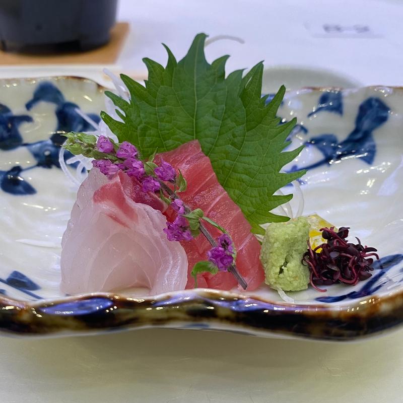 御造り きはだ鮪 真鯛 あしらい一式(ホテルグリーンパーク津 )