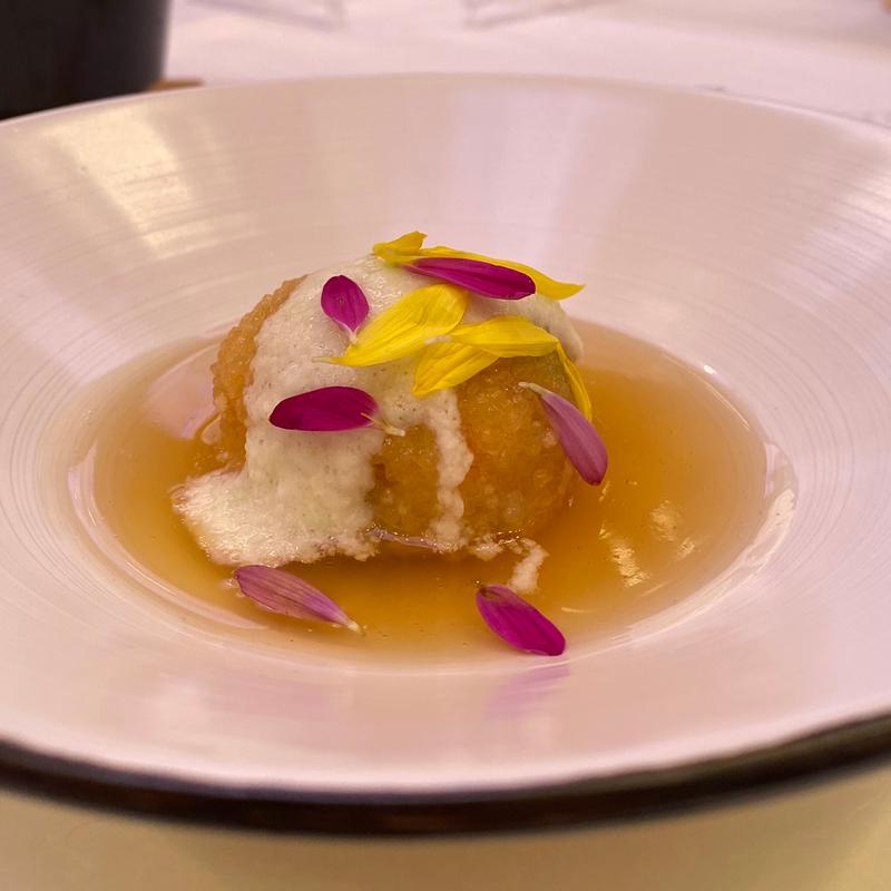 温物 彩り饅頭真砂揚げ 菊花餡(ホテルグリーンパーク津 )