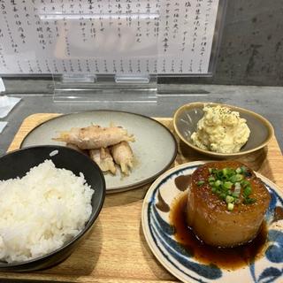 大根ステーキと新生姜の豚巻き(蕎麦・立飲み 一味)