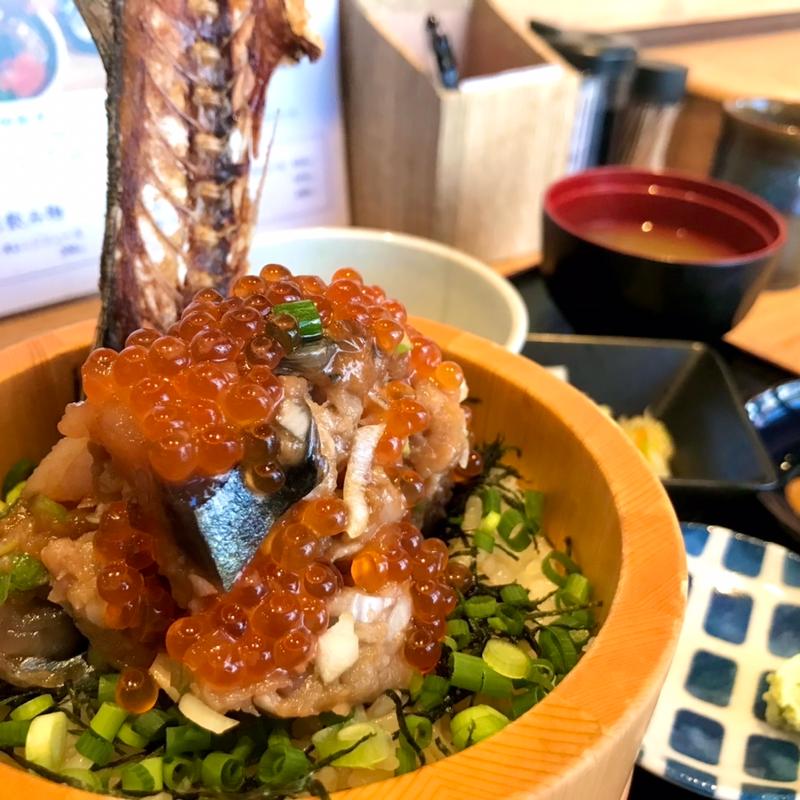 名物鯖とろ丼（上）(今川商店 三崎本店)